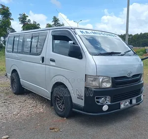 Toyota HiAce 2009 White