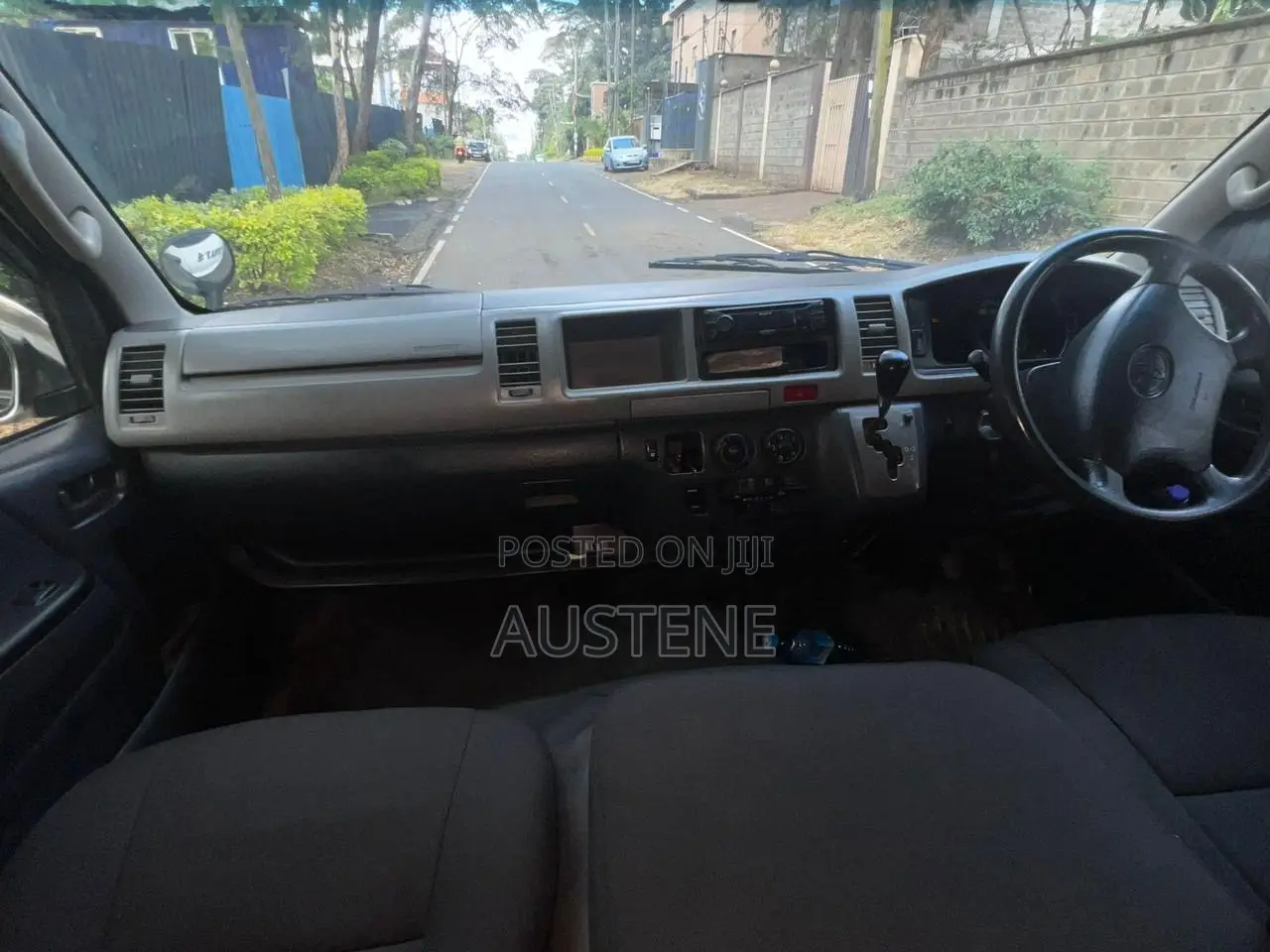 Toyota Grand HiAce 2010 White
