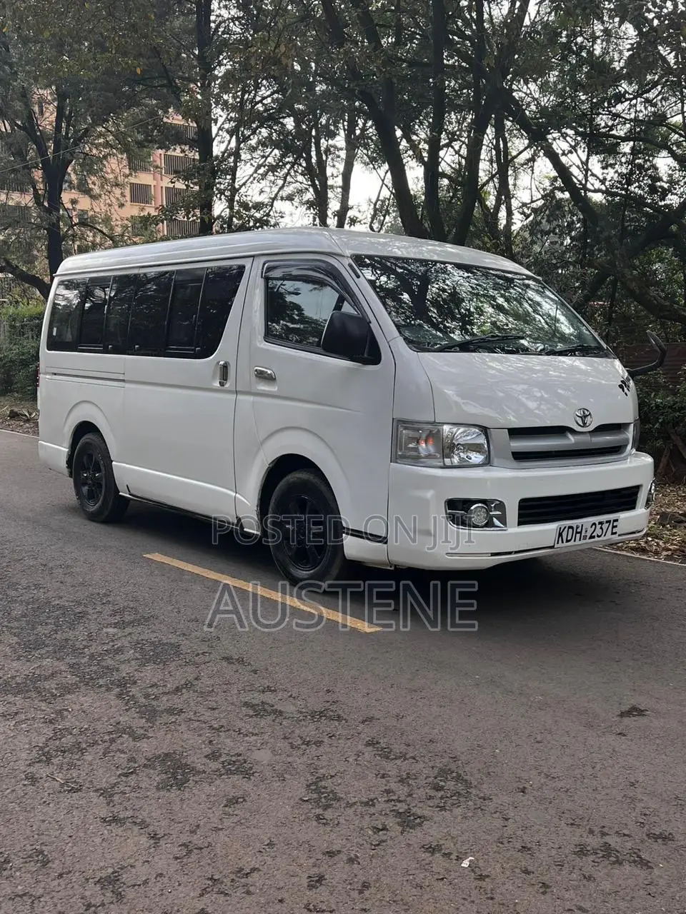Toyota Grand HiAce 2010 White