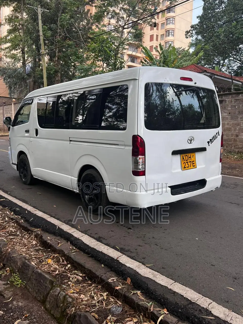 Toyota Grand HiAce 2010 White
