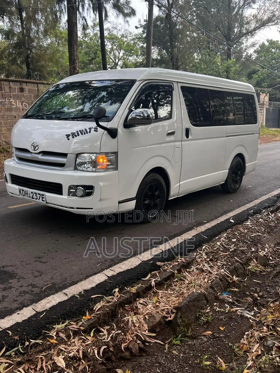 Toyota Grand HiAce 2010 White