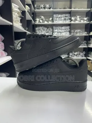 Plain Black Nike Airforce One Sneakers