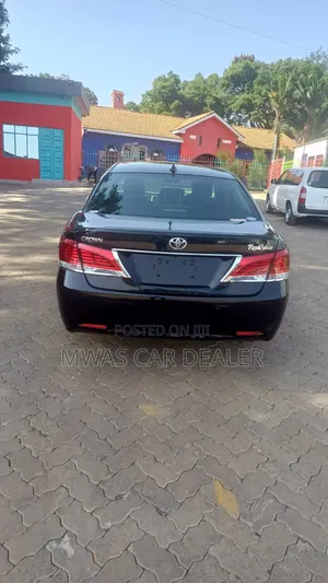 Toyota Crown 2017 Black