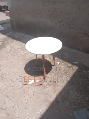 Premium Round Table