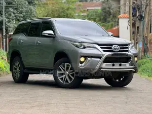 Toyota Fortuner 2017 Silver