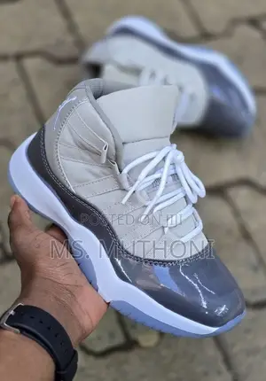 Black / Cool Grey Size 37-43 Jordan 11