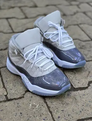 Black / Cool Grey Size 37-43 Jordan 11
