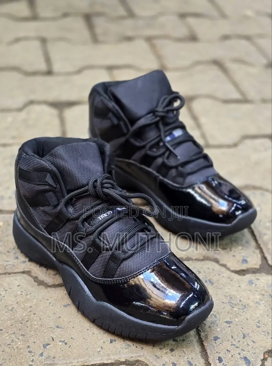 Black / Cool Grey Size 37-43 Jordan 11