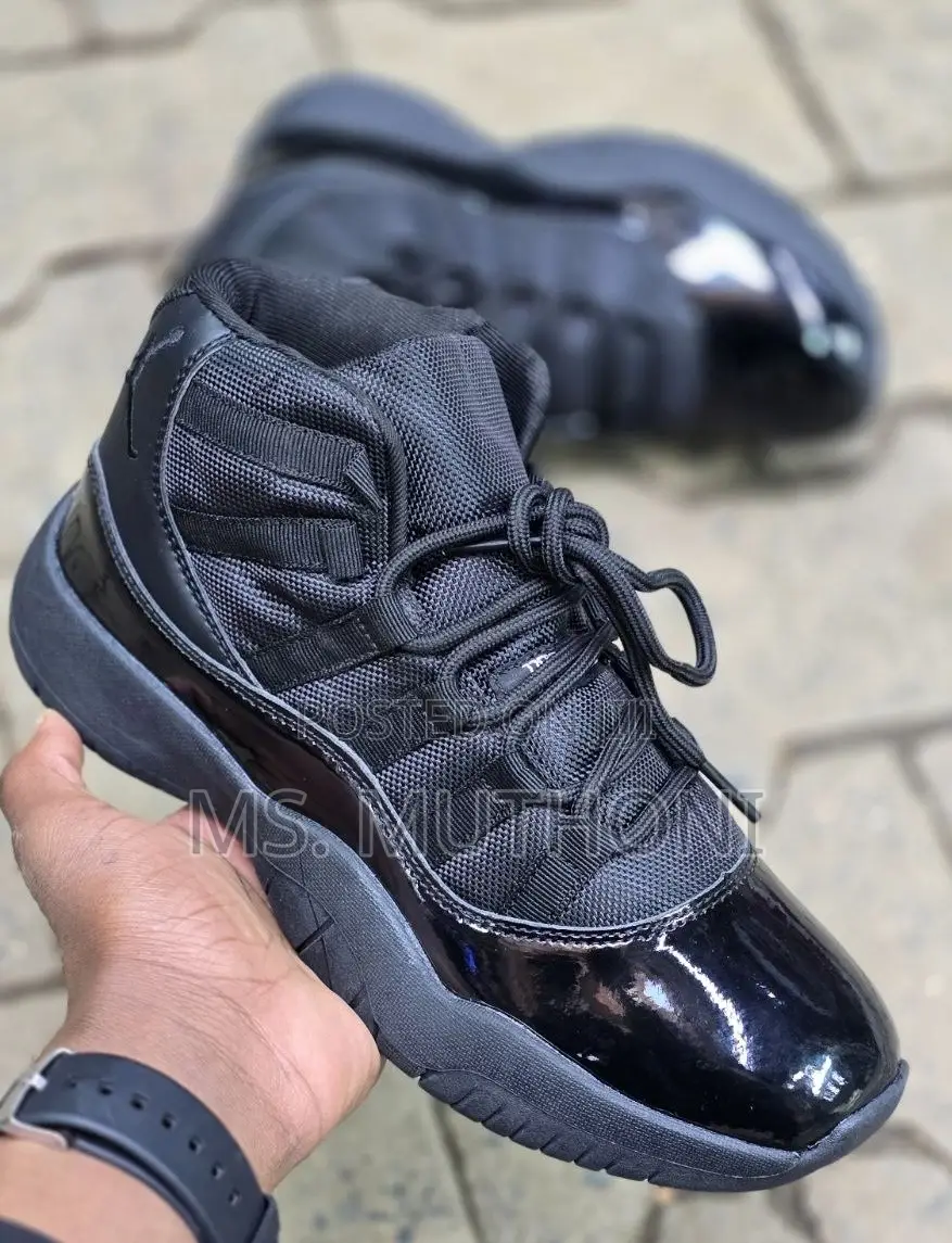 Black / Cool Grey Size 37-43 Jordan 11