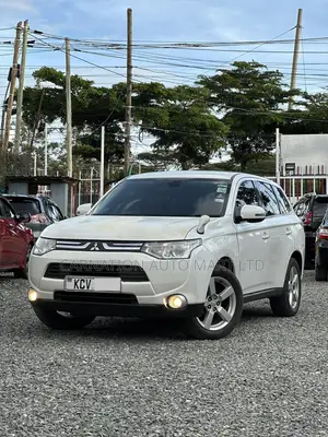 Mitsubishi Outlander 2012 White