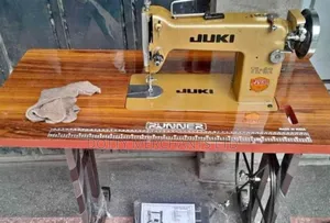 Juku Sewing Machine With Table