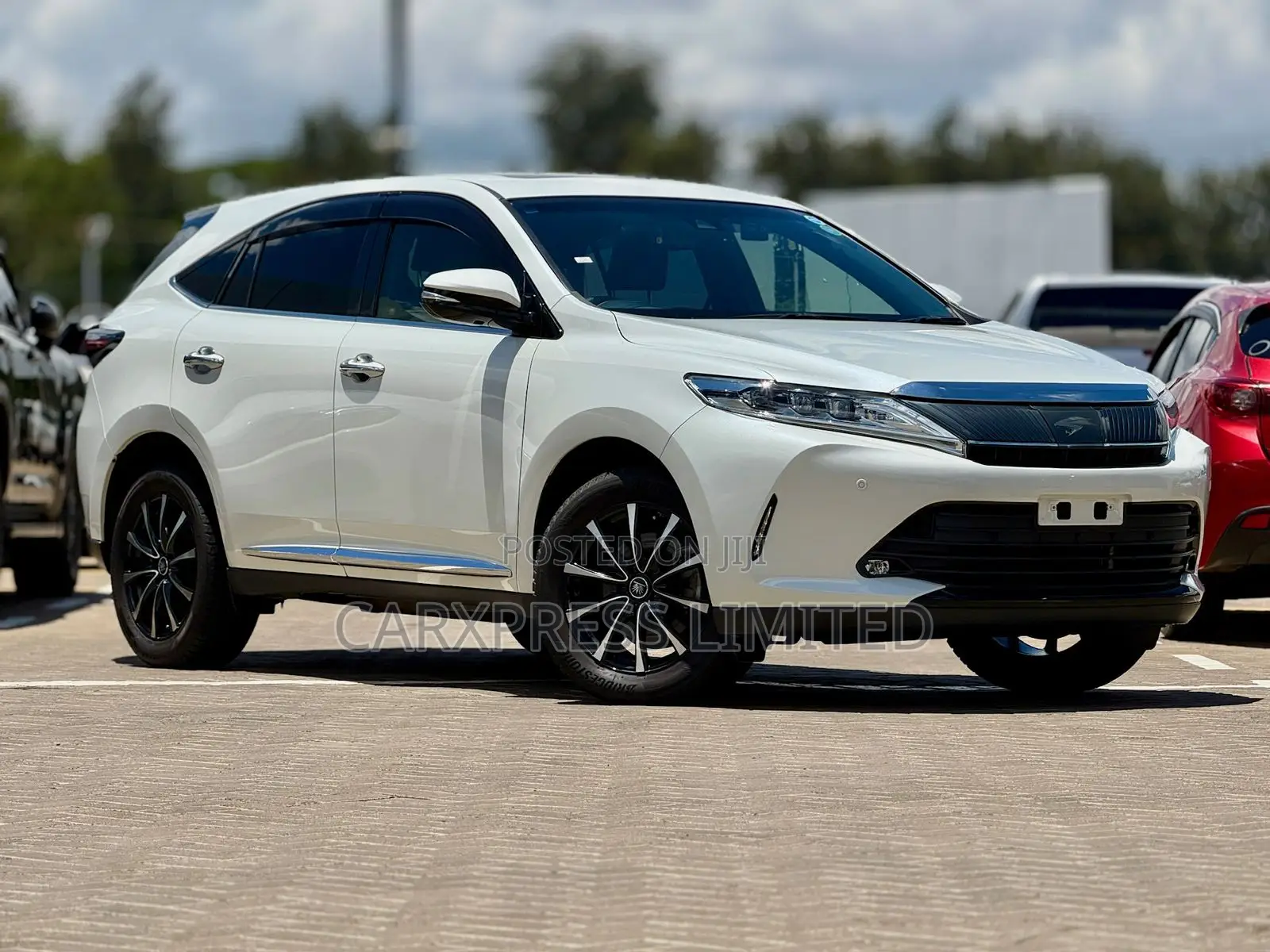 Toyota Harrier 2.0 4WD 2019 White