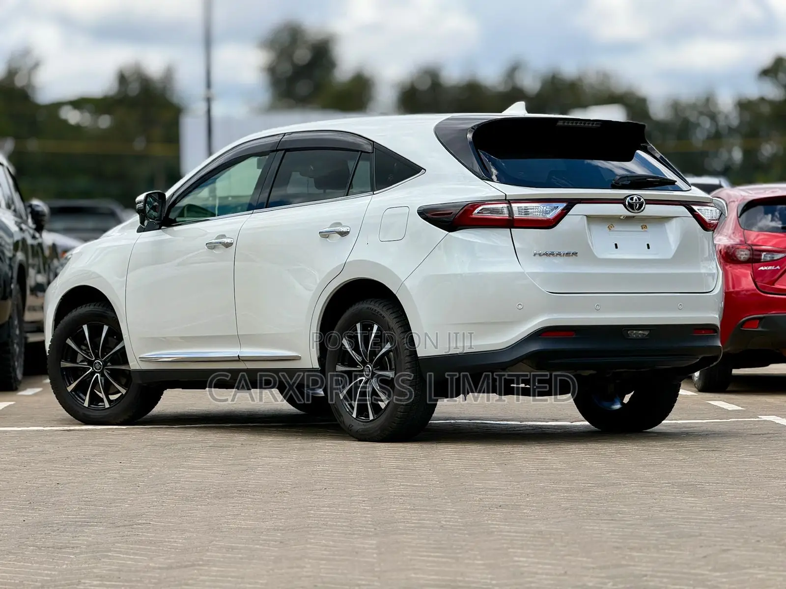 Toyota Harrier 2.0 4WD 2019 White
