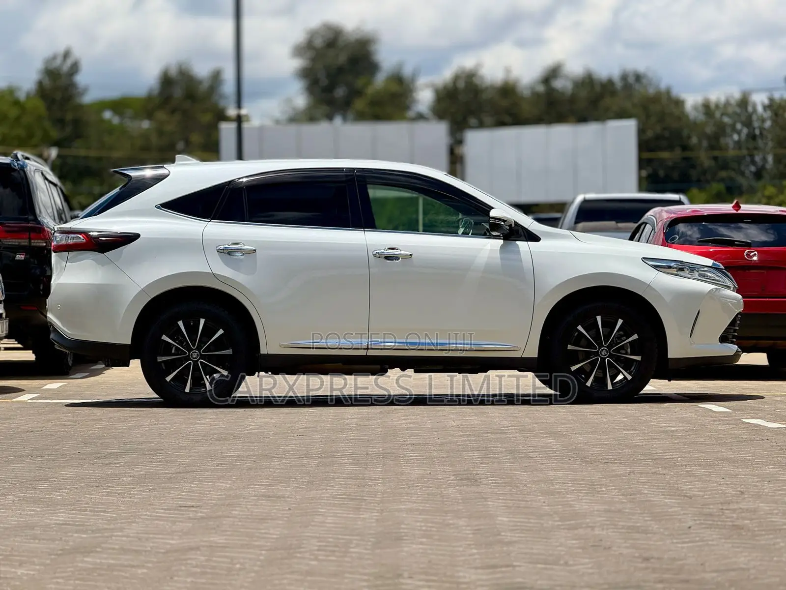 Toyota Harrier 2.0 4WD 2019 White