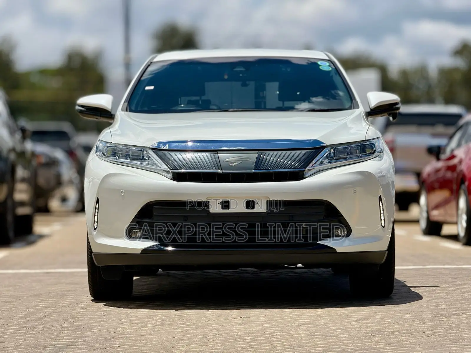 Toyota Harrier 2.0 4WD 2019 White