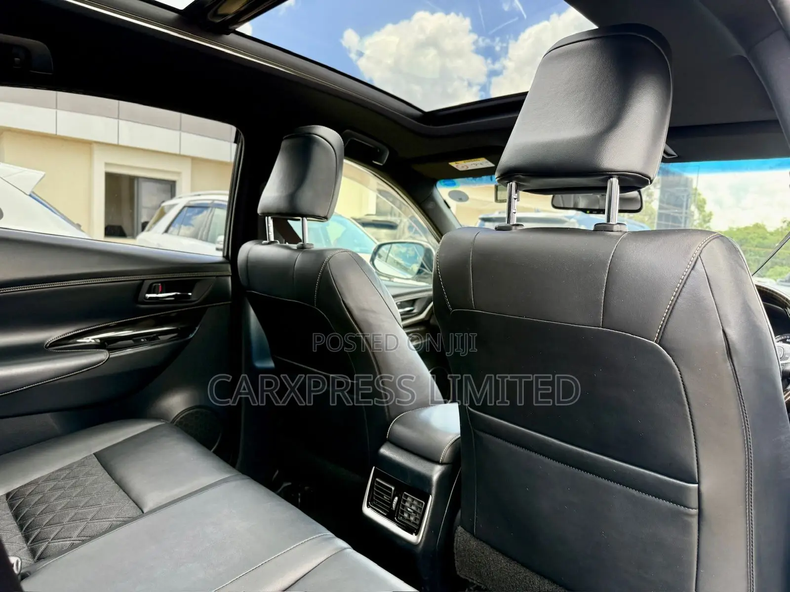 Toyota Harrier 2.0 4WD 2019 White