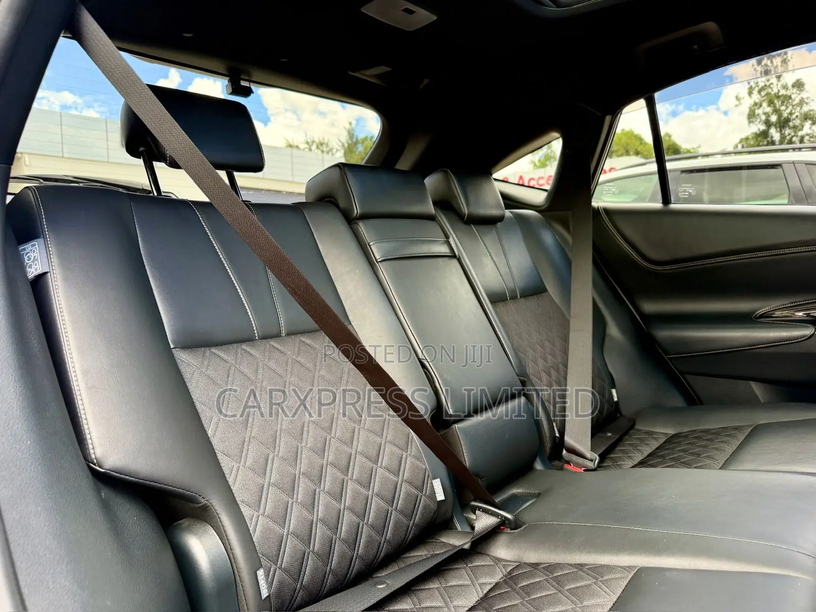 Toyota Harrier 2.0 4WD 2019 White