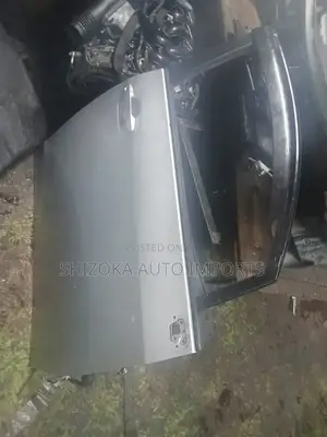 Toyota Ractis Scp120 Driver Door 2010–2015 Original Ex-Japan