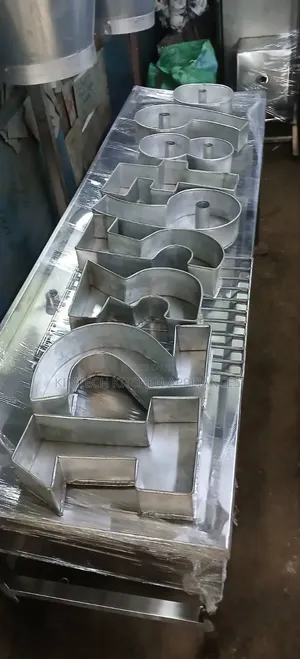 Numbers Baking Tins