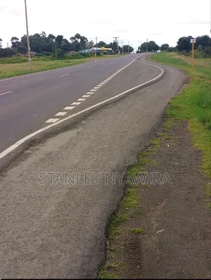 16 Acrea Along Nanyuki Nyeri Highway
