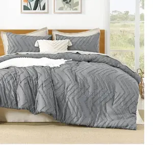 Tufted Duvet
With 1 Bedsheet and 4 Pillow Cases.