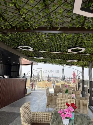 Refined Expandable Green Fence for Hospitality Interiors