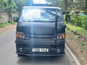 Toyota HiAce 2016 White