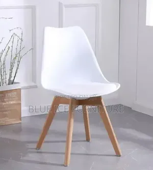 Padded Eames Chair With Wooden Stqne
