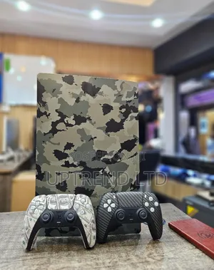 Two Controllers Ps5 Camouflage Disc Edition 825gb