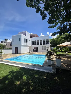 5bdrm Villa in Diani On 1/2 Acre for sale