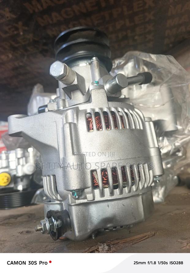 Toyota 7 L Alternator - main view