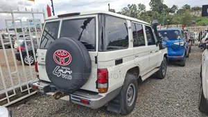 Toyota Land Cruiser 2016 White