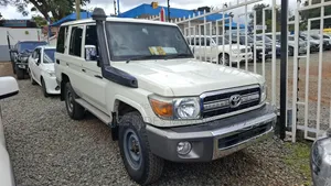 Toyota Land Cruiser 2016 White