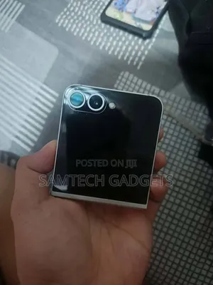 Samsung Galaxy Z Flip4 128 GB Black