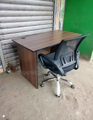 Office Study Desk With a Black Mesh Office Chair Zk