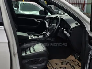 Volkswagen Touareg 2019 White