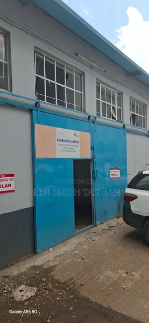 2600sqft Warehouse/Showroom/Outlet