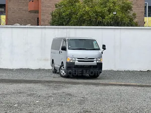 Toyota HiAce 2018 Silver