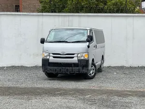 Toyota HiAce 2018 Silver