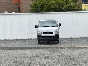 Toyota HiAce 2018 Silver