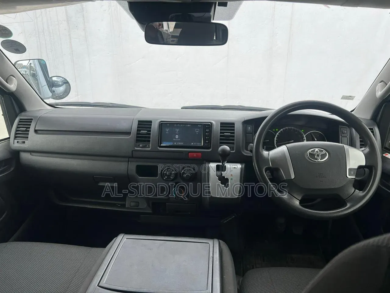 Toyota HiAce 2018 Silver