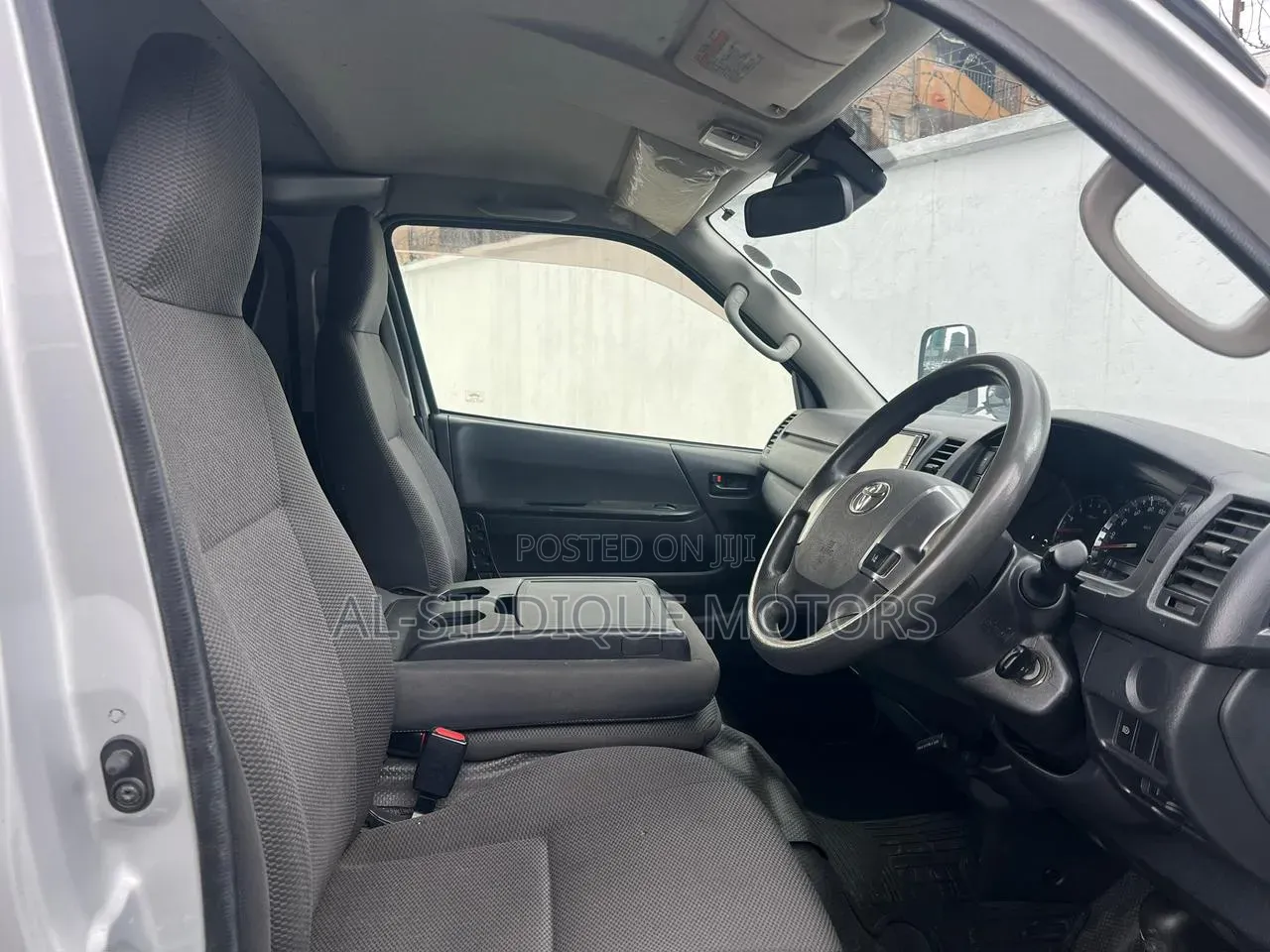 Toyota HiAce 2018 Silver