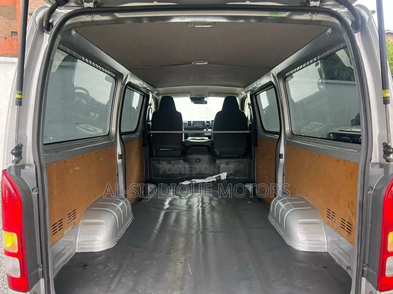 Toyota HiAce 2018 Silver