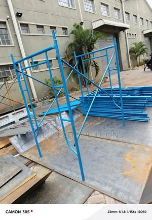 Durable 2m Scaffolding Ladder Wide Platform Safe Construction Use