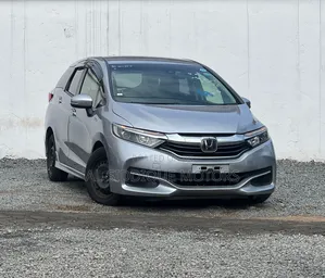 Honda Fit Shuttle 1.5 Hybrid 2WD 2019 Silver