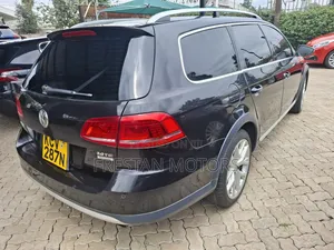 Volkswagen Passat 2012 Blue