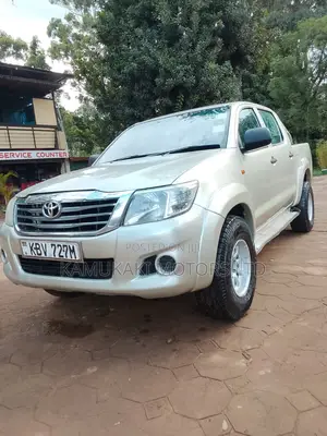 Toyota Hilux 2013 Silver