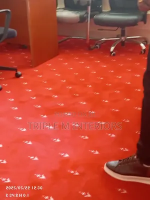 Seamless Executive Dotted Wall-to-Wall Flooring