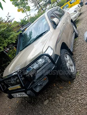 Toyota Land Cruiser 2010 Gold