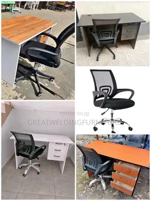 0.9 White Desk With Mesh Office Chair Q
